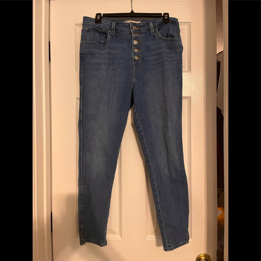 Womens LEVI jeans